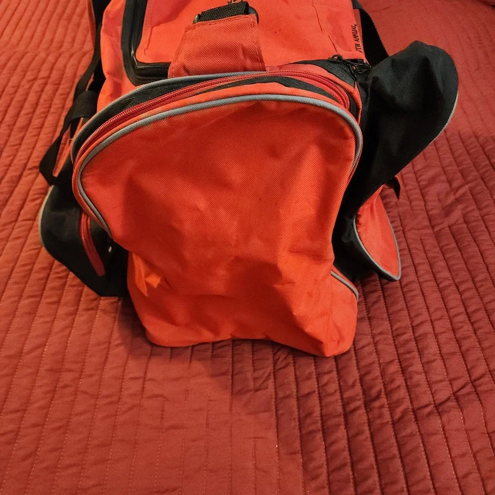 Wrangler National Finals Rodeo 2007 Justin Boots Cavenders Duffle Bag Red Black